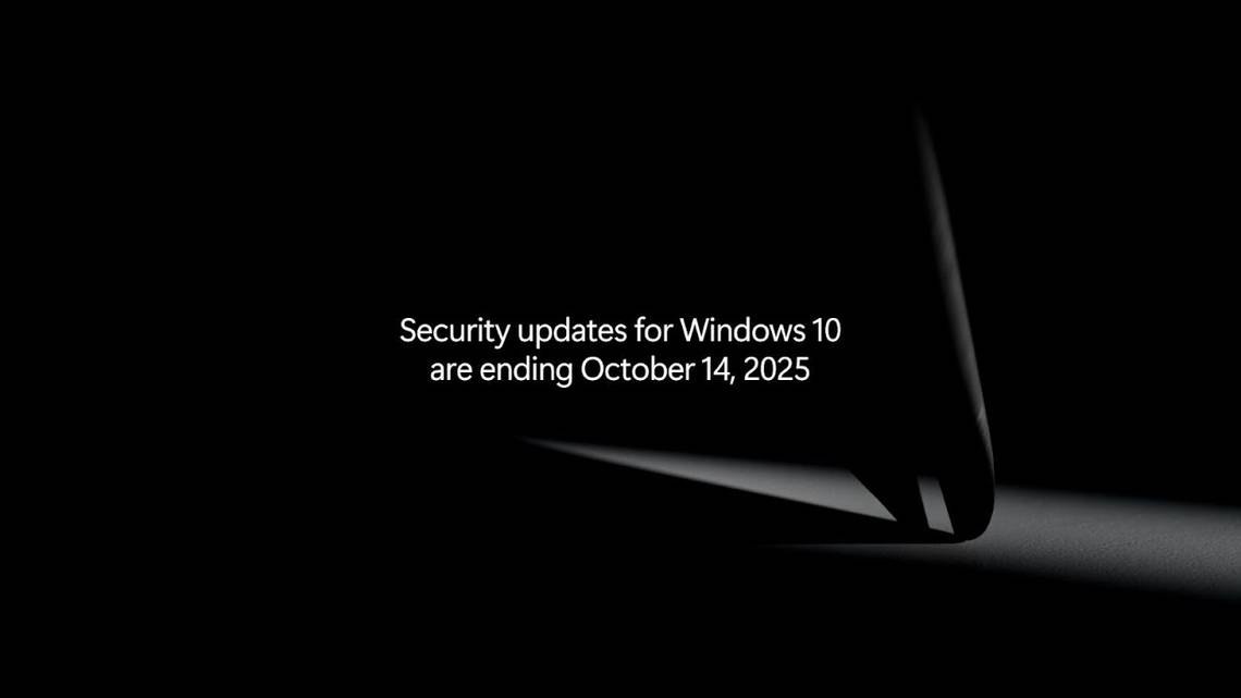 "Обновляйтесь, чтобы минимизировать риски." Компания Microsoft запустила масштабную информационно-пропагандистскую кампанию, цель которой уговорить пользователей Windows 10 обновиться до Windows 11. Для этого софтверный гигант даже выпустил на YouTube видео, в котором он доводит до сведения потребителей, что обновления безопасности для Windows 10 перестанут выходить с 14 октября 2025 года. Напомним, что ранее Microsoft рекомендовала пользователям избавиться от устаревшего оборудования, которое не поддерживает Windows 11. - я обновился до Windows 11 - я продолжаю сидеть на Win10 - мой калькулятор не поддерживает Windows 11, а денег на новые комплектующие пока нет