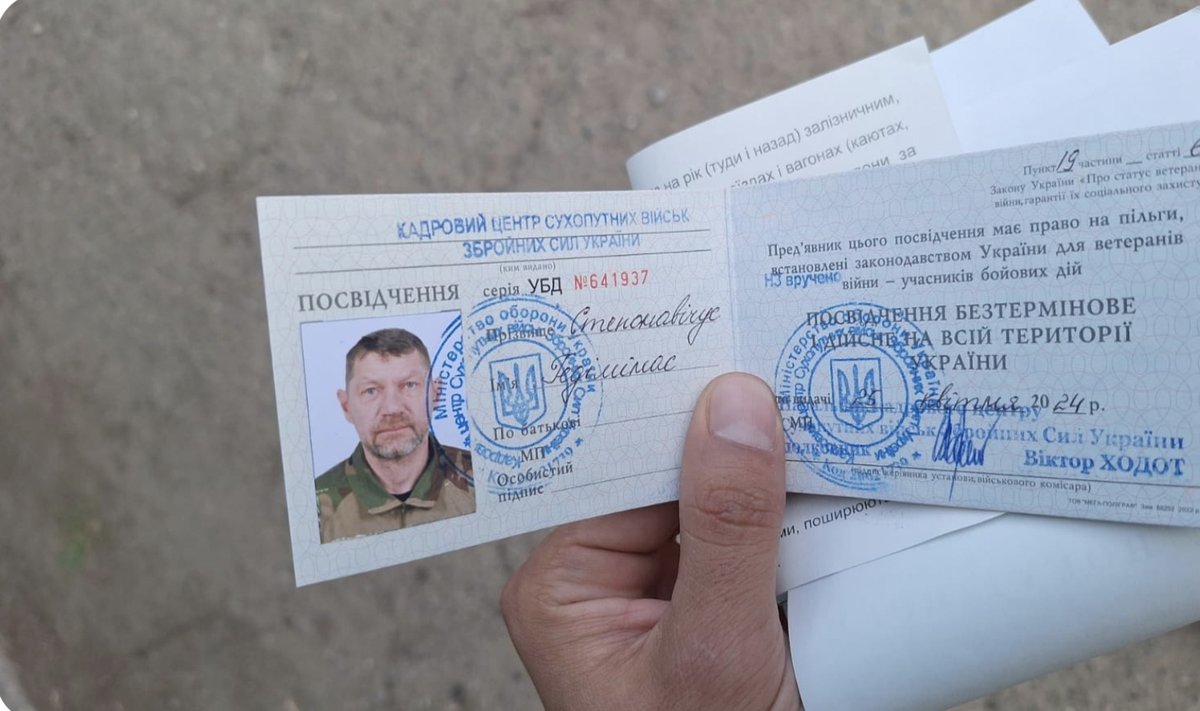 Близкие пропавшего в Украине литовца уверены в его гибели: обращаются к литовским ведомствам В Украине недавно пропал воевавший там гражданин Литвы Гедиминас Степонавичюс. Кузен военного Арвидас Акстинавичюс убежден, что двоюродного брата нет в живых, и располагает доказательствами. Близкие хотели бы вернуть останки Степонавичюса в Литву и похоронить, но для этого нужно больше усилий со стороны литовских и украинских ведомств. Подробности: www.delfi.lt/a/120126516