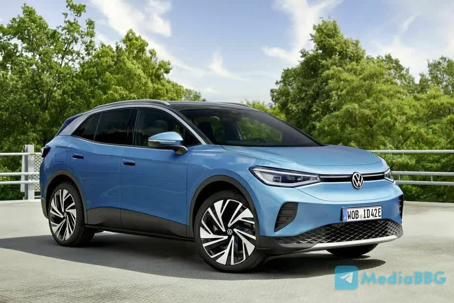 Volkswagen рассматривает запуск электромобилей с увеличенным запасом хода в Европе и США поскольку водители жалуются на слабую инфраструктуру зарядки Речь идёт об установке небольшого ДВС генератора который подзаряжает батарею технология популярна в Китае но на Западе пока почти не используется К такой схеме так же присматриваются Stellantis и BMW NewsEconomics