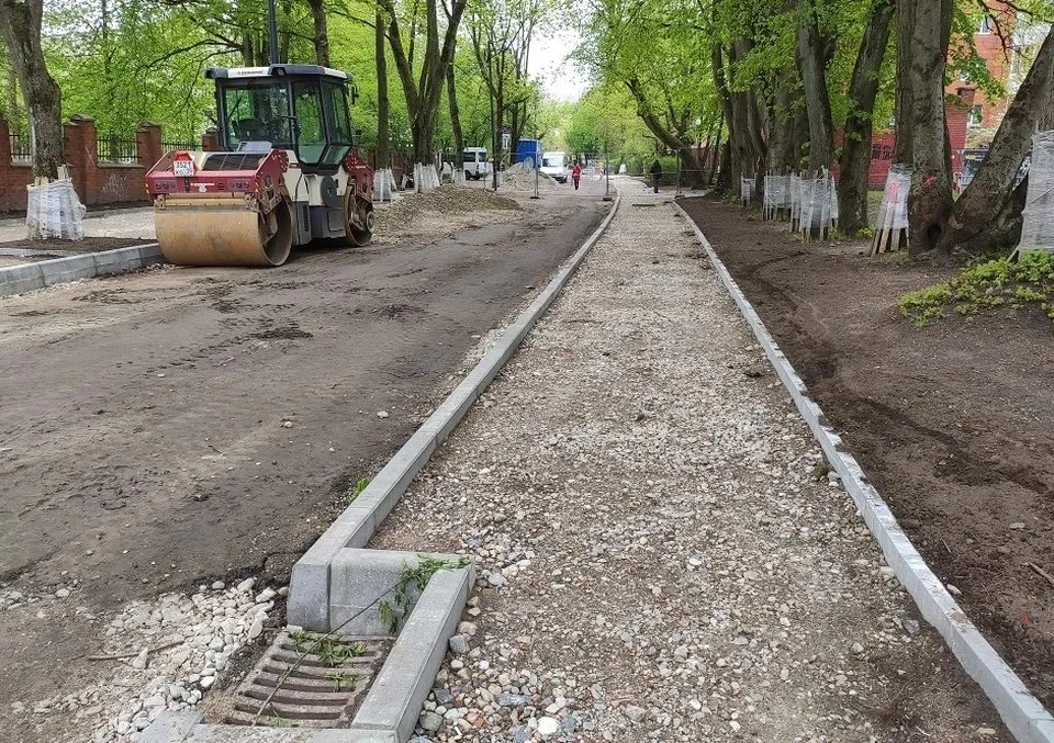 Дятлова назвала сроки завершения ремонта улицы Летней У нас нет задачи освоения денег любой ценой Если необходимо мы идем на приостановку и продление контракта чтобы сделать хорошо и потом не исправлять ошибки До 1 июня работы на улице Летней закончим Подрядчик выбился из графика из за суровой зимы Ремонт участка улицы Летней от Коммунистической до Автомобильной начался еще в ноябре Завершить работы планировали 7 мая но дорожники трудятся до сих пор Ждёте окончания ремонта Фото администрация Калининграда