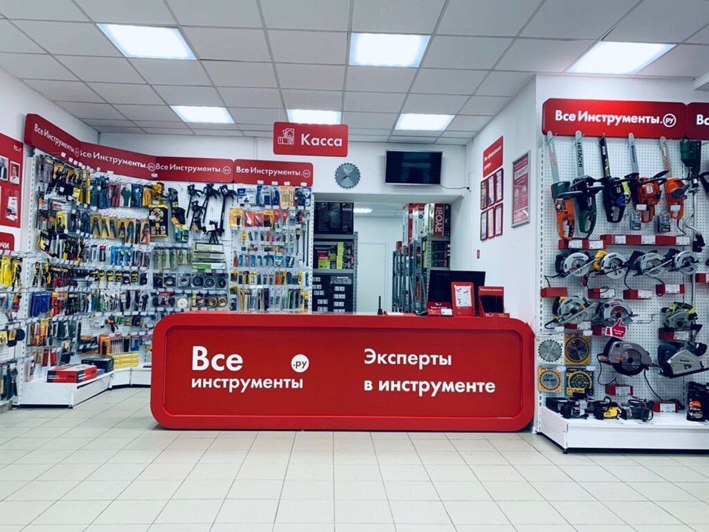 "ВсеИнструменты.ру" во II квартале нарастили выручку на 10,3% Выручка "ВсеИнструменты.ру" по итогам II квартала 2025 года увеличилась на 10,3% по сравнению с аналогичным периодом прошлого года - до 46,2 млрд рублей, сообщила компания. В отчетном периоде количество заказов сократилось на 9,6% и составило 6,5 млн шт. При этом ассортимент SKU расширился на 17,3% - до 1,79 млн единиц. Средний чек увеличился на 24,1% - до 7 тыс. рублей без НДС и 8,4 тыс. рублей с НДС. Количество пунктов выдачи заказов в отчетном периоде выросло на 14,9% - до 1 181 штук, площадь используемых складов и распредцентров - на 18,6%, до 376 тыс. кв.м. #vseh