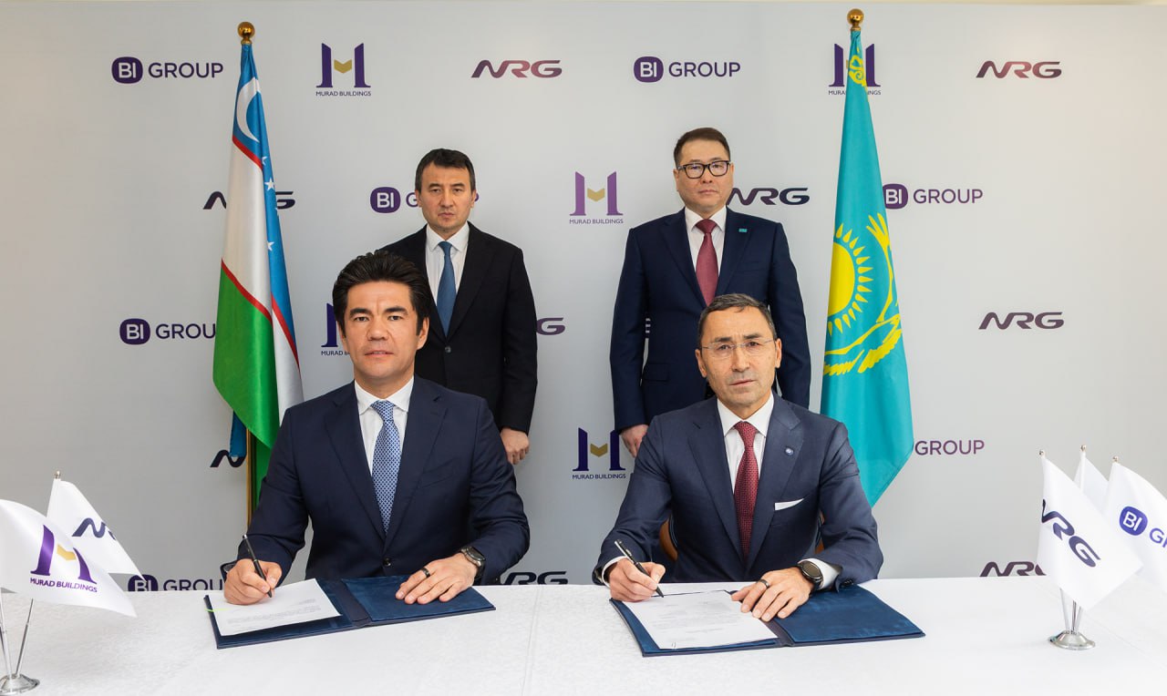 Доля Murad Buildings в девелопере NRG переходит к казахстанской BI Group Казахстанский девелопер BI Group и Murad Buildings согласовали следующий этап совместной работы в Узбекистане переход долей NRG к BI Group при сохранении локальной идентичности компании во время международного бизнес форума Great Silk Road Business Cooperation Forum 13 ноября 2025 г Это очередной этап долгосрочной стратегии присутствия BI Group на рынке Узбекистана и одновременно подтверждение взаимного уважения партнёров к выбранным профессиональным траекториям Компания NRG продолжит работать под брендом NRG BI и с локальной управленческой командой BI Group Murad Buildings сосредоточится на развитии собственных уникальных проектов Сумма и условия сделки не разглашаются Принятая сторонами модель подразумевает разделённую реализацию стратегического видения в рамках сильнейших компетенций каждого Murad Buildings развивает проекты с выраженной архитектурной идентичностью и индивидуальными решениями BI Group берёт на себя единственную роль в операционном управлении NRG фокусируясь на комплексной городской среде и инфраструктуре Такой подход ускоряет принятие решений и усиливает ключевые компетенции компании Для клиентов сотрудников и партнёров NRG изменения означают сохранение обязательств и последовательность курса Стандарты сервиса будут улучшены договорные условия по действующим и запущенным проектам не меняются BI Group подтверждает приверженность узбекистанскому законодательству работе в тесном диалоге с государственными институтами и местными сообществами приоритету местных поставщиков и развитию кадрового потенциала внутри страны ТГ канал UzbekDevelopment