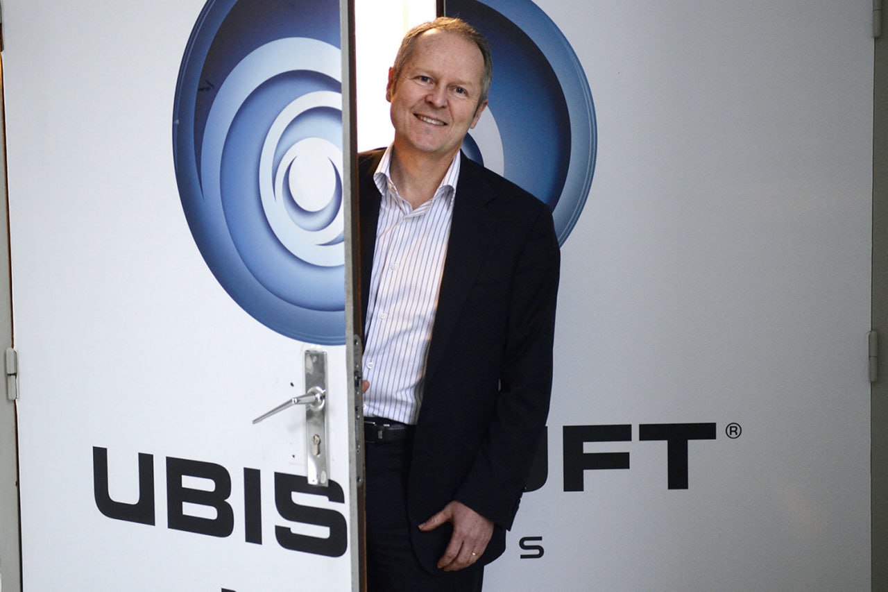 Гендиректор Ubisoft обвиняется в ПЕРДЕЖЕ в лицо сотрудников и домогательства его вызвали в суд Предпологается что он пытался целовать связанную коллегу а также пускал газы в лицо вместе с другими сотрудниками мужчинами Ранее судили менеджеров которые привязывали работников к стульям рисовали им писюны на лицах и угрожали выпороть плетью