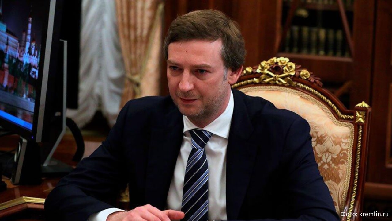 До 2030 года Аэрофлот планирует увеличить количество самолетов до 460 Об этом на пресс конференции журналистам сообщил генеральный директор ПАО Аэрофлот российские авиалинии Сергей Александровский Есть уже подписанный твердый контракт на первые 18 машин Активно обсуждаем условия следующего контракта на 90 самолетов Хотели бы до конца года это обсуждение завершить и выйти на твердый контракт Мы готовы на нашей стороне точно никаких сдерживающих факторов Флот группы может увеличиться до 460 воздушных судов до 2030 года рассказал он Основной фактор этого увеличения по словам Александровского поставка отечественных воздушных судов Он подчеркнул что в перспективе до 2033 2035 годов доля российских самолётов в компании Аэрофлот составит порядка 50 Больше новостей тут МАХ Отправить новость