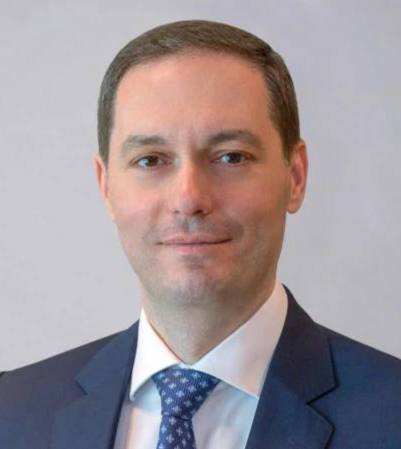 47-летний Мурат Керефов перешел на работу во Внешэкономбанк. Он займет должность зампреда, сообщили в банке, и «будет курировать вопросы сопровождения проектов в рамках соглашений о защите и поощрении капиталовложений и специальных инвестиционных контрактов». С февраля 2022 Керефов был замминистра экономического развития РФ, а до этого — управляющим Нацбанком по КБР, первым вице-премьером правительства республики, руководителем УФНС по КБР… В 2019 Керефова пытались лишить ученой степени доктора экономических наук, но министерство науки и высшего образования РФ отказало заявителям. Фото: Telegram/ВЭБ. РФ