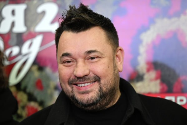 Музыкант Сергей Жуков внесён в базу данных экстремистского ресурса «Миротворец»   На его сайте названа причина — это концерты певца в Крыму.  ТАСС отмечает, что лидер группы «Руки вверх» был добавлен в базу ресурса в апреле 2024 года. В конце июня на портале была размещена информация о внесении в реестр бронзовых призёров чемпионата Европы 2008 года — футболистов Андрея Аршавина, Романа Широкова, Игоря Семшова, Дмитрия Сычёва, Динияра Билялетдинова и Романа Адамова.     Экстремистский сайт «Миротворец» создан в 2014 году. В России доступ к украинскому порталу заблокирован.    Подпишись на «Говорит Москва»