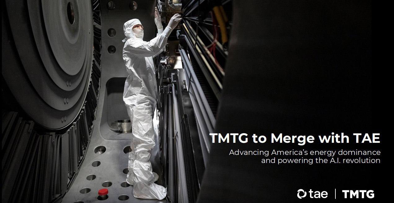 Сделка по созданию одной из первых в мире публично торгуемых компаний в области термоядерной энергетики Trump Media Technology Group DJT и поддерживаемаяGoogle компания по термоядерной энергии TAE Technologies окончательно подписали соглашение о слиянии на сумму более 6 млрд Кратко речь о доминировании США в ИИ и энергетической безопасности За день акции DJT 42 в результате оценка группы достигла 4 16 млрд хотя акции TMTG которая вышла на биржу через SPAC в марте 2024 года за 12 мес по прежнему в крупном минусе 61 Стратегия 2026 году объединенная компания намерена выбрать место и начать строительство первой в мире термоядерной электростанции промышленного масштаба 50 МВт Планируется строительство дополнительных термоядерных электростанций мощностью 350 500 МВт TMTG согласилась предоставить TAE до 200 млн наличными при подписании договора и дополнительно 100 млн при первоначальной подаче формы S 4 Технология термоядерного синтеза нового поколения TAE готова к коммерческому применению После 25 лет исследований TAE значительно уменьшила размер стоимость и сложность термоядерного реактора TAE построила и безопасно эксплуатирует пять термоядерных реакторов и на сегодняшний день привлекла более 1 3 млрд частного капитала от Google Chevron Technology Ventures Goldman Sachs SumitomoCorporation of Americas NEA семейных офисов Addison Fischer Samberg Charles Schwab и пр Управление Девин Нунес председатель совета директоров CEO TMTG и Михль Биндербауэр CEO TAE должны стать со генеральными директорами Майкл Б Шваб основатель Big Sky Partners вероятно будет председателем совета директоров из девяти членов один из них Дональд Трамп младший Детали акционеры TAE и TMTG будут владеть по 50 объединенной компании исходя из полностью разводненной базы собственного капитала исходя из средневзвешенной цены акций TMTG за последние 30 дней на момент закрытия рынка 17 декабря 2025 года стоимость каждой акции TAE оценивается в 53 89 Trump Media Technology Group станет холдинговой компанией для Truth Social Truth Truth Fi TAE TAE Power Solutions и TAELife Sciences среди прочих завершение середина 2026 года По факту Летом The Washington Post писал что в настоящее время в стартапы занимающиеся термоядерным синтезом инвестировано более 8 млрд в основном частных причем большая часть этих средств была вложена за последние четыре года Но никто не обещает чуда в одночасье Отрасль сталкивается с огромной проблемой поддержания термоядерной реакции масштабным и дорогостоящим проектом для которого могут потребоваться материалы которые еще не изобретены Самые оптимистичные компании говорят о возможности подключения электроэнергии к сети в течение следующего десятилетия но предупреждают что электроэнергия от первых электростанций будет очень дорогой и ограниченной Скептики предупреждают что на это может потребоваться еще как минимум одно два десятилетия Но чиновники уже начинают планировать тот день когда термоядерная энергетика станет реальностью Прогнозы мирового спроса на электроэнергию в ближайшие десятилетия значительно превосходят то что энергетические компании могут обеспечить используя современные технологии Значительная часть спроса обусловлена высокими энергетическими потребностями индустрии ИИ что заставляет некоторые из самых влиятельных компаний Кремниевой долины внедряться в проект по развитию термоядерного синтеза используя свои системы ИИ для вывода термоядерной энергии из лабораторий в энергосистемы TAE настолько тесно сотрудничает с Google что у этогогиганта есть виртуальная диспетчерская на территории кампуса позволяющая ему взаимодействовать с экспериментами TAE Сейчас Эрнест Мониз физик ядерщик и бывший министр энергетики США входит в совет директоров TAE а Google и Chevron крупные инвесторы CEO OpenAI Сэм Альтман является исполнительным председателем американской Helion Energy занимающейся термоядерным синтезом которая заключила соглашение о поставке электроэнергии Microsoft если та запустит электростанцию