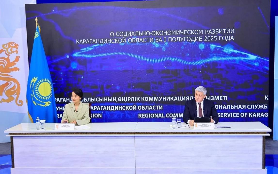 Карагандинская область запускает 36 инвестпроектов в 2025 году С начала года в регионе произведено продукции на 2 трлн тенге. Объём инвестиций в основной капитал достиг 327 млрд тенге и продолжает расти. До конца 2025 года в области запланирован запуск 36 новых проектов, которые создадут более 2 000 рабочих мест. Аким Ермаганбет Булекпаев сообщил, что до 2031 года реализуют 108 инвестпроектов на сумму 4,3 трлн тенге. Среди них — заводы по производству труб, алюминиевых радиаторов и металлоизделий, а также ветроэлектростанция и ферросплавный комплекс в СЭЗ «Сарыарка». Малый и средний бизнес активно развивается: в секторе почти 100 тысяч предприятий, занято 245 тысяч человек. По итогам года доля МСБ в ВРП достигнет 23%. Предпринимателям доступны субсидии, гарантии, гранты и микрокредиты. Карагандинская область усиливает позицию индустриального и инвестиционного центра страны.