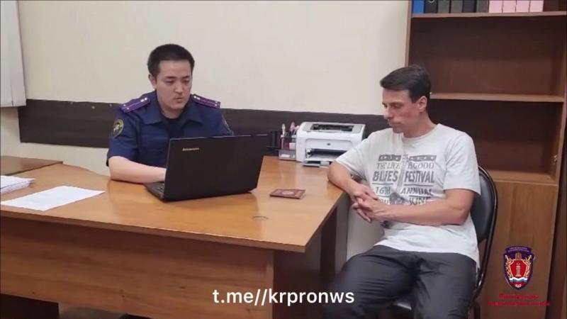 В Красноярске вынесли приговор бывшему заместителю главы администрации Советского района и секретарю административной комиссии Суд признал их виновными в искажении материалов дел и незаконном предпринимательстве По данным СК еще в 2022 году чиновник решил заработать на автопарковках Так как муниципальным служащим бизнес вести запрещено фирму оформили на его приятеля Однако фактически всем управлял сам замглавы он использовал свое положение чтобы подбирать выгодные места звонил партнерам и занимался благоустройством Такая схема принесла ему 2 1 миллиона рублей Кроме того весной 2023 года чиновник помог знакомой уйти от ответственности Женщина попросила спасти ее от штрафа за парковку на газоне Замглавы поручил секретарю комиссии специально ухудшить качество фотографий в деле Подробнее на Бабре красноярск kras 24