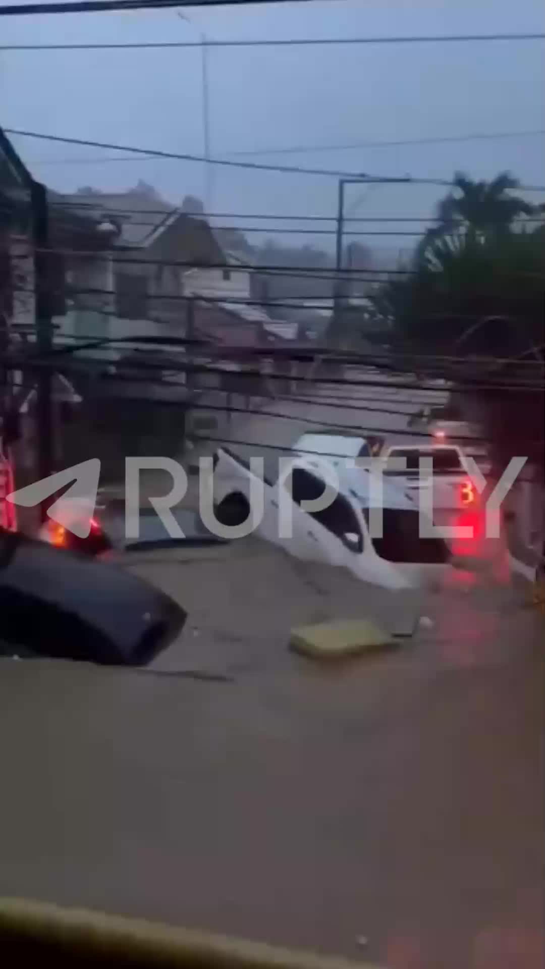 Тайфуны Тино и Калмаэги наносят ущерб Филиппинам, более 450 тысяч человек эвакуированы