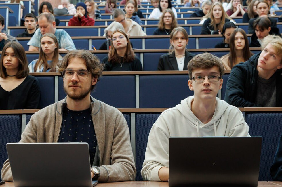 Образовательные учреждения ДНР приглашают в новый сезон Лектория Знания Присоединиться к проекту могут школы вузы библиотеки музеи и другие организации Республики Лекторий Знания это просветительский проект в прошлом году к нему присоединились более 500 учреждений страны на базе которых прошло свыше 3 тыс мероприятий Читать полностью молодежь Фото российское общество Знание Подпишись на нас в MAX