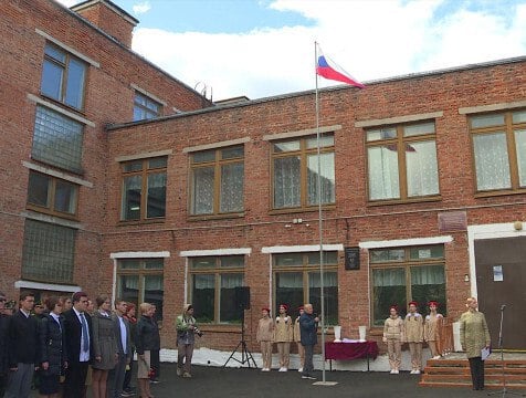 Школу №1 в Сосенском отремонтируют при поддержке министра просвещения России  Во время личного приема жителей в Козельске губернатор Калужской области позвонил министру просвещения Сергею Кравцову. В ходе разговора обсудили возможность капитального ремонта школы №1 имени Героя России Владимира Игнатова.