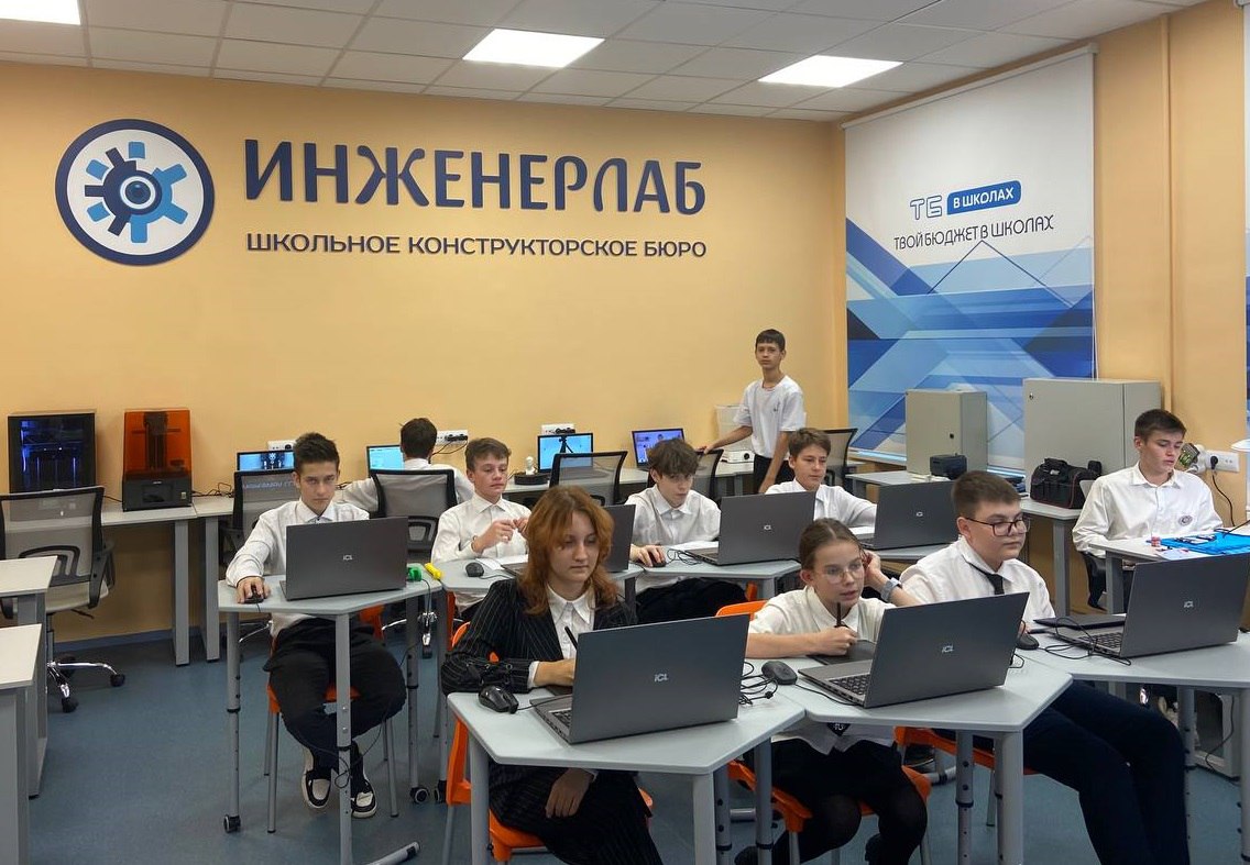 Александр Беглов Благодаря проекту Твой Бюджет в школах ребята из Невского района смогут приобрести дополнительные инженерные и IT компетенции Сегодня 13 октября в школе 334 Невского района на улице Шелгунова открылось новое образовательное пространство для подготовки будущих инженеров Конструкторское бюро школьников Его концепцию разработали ребята победившие в прошлогоднем отборе проекта Твой Бюджет в школах Инженерное пространство поможет организовать практико ориентированное обучение изучение основ проектной деятельности подготовку к участию в олимпиадах конкурсах и чемпионатах профессионального мастерства Петербург выполняет поручение Президента о достижении технологического лидерства Ключ к этому подготовка современных инженерных и конструкторских кадров создание инженерных и научных классов ранняя профориентация когда первую профессию можно получить уже в стенах школы Подробнее на Официальном сайте Администрации Санкт Петербурга