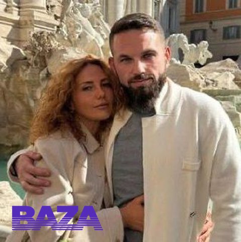 Криптомошенник Роман Новак и его жена убиты в Эмиратах Как стало известно Базе чета Новаков пропала еще месяц назад они не отвечала на звонки и сообщения родным Последний раз телефоны Новаков подавали сигнал из Кейптауна ЮАР 4 октября и затем пропали Семья забила тревогу началось следствие в ходе которого выяснилось что Новака и его жену похитили вымогатели Когда стало ясно что выкупа не будет пару убили По данным Базы к похищению и убийству причастны граждане России они уже задержаны и будут экстрадированы в Санкт Петербург для дальнейшего следствия Роман Новак неоднократно попадал в поле зрения правоохранителей Его обвиняли в краже более 500 млн долларов которые он брал у инвесторов якобы на развитие бизнеса Новак представлялся членом совета директоров Telegram и заместителем вице президента приложения Ильи Перекопского У Новаков остались несовершеннолетние дети