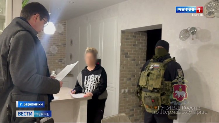 В Березниках бизнесмена подозревают в сокрытии денежных средств от уплаты налогов vesti perm ru publications 9f21fea8 b03d 4e0f 91ff f0a30e343d15 В Березниках местного бизнесмена подозревают в сокрытии денежных средств от уплаты налогов сообщает сегодня полиция Прикамья Сообщается что мужчина являясь исполнительным директором одной из коммерческих организаций города скрыл от налоговых органов более пяти миллионов рублей за счет которых должно было быть произведено взыскание налогов Обыски прошли в офисах и дома у фигуранта уголовного дела Идут допросы Подозреваемый находится под подпиской о невыезде