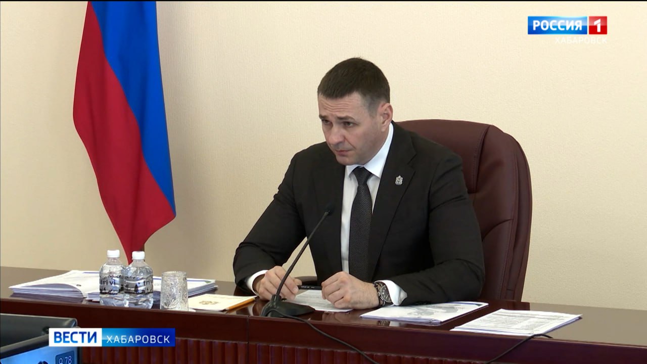 Дмитрий Демешин поручил чаще штрафовать недобросовестные управляющие компании Самых злостных нарушителей лишать лицензий через суд такое поручение дал губернатор главному региональному управлению Госконтроля и лицензирования на фоне множества жалоб от людей Как подчеркнул глава региона сейчас процесс идёт не активно Подробнее на сайте Вести Хабаровск