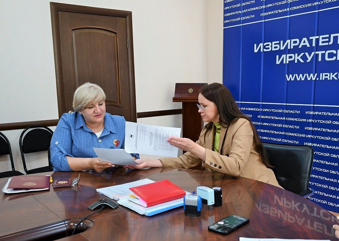 Сегодня Избирательную комиссию Иркутской области уведомила об участии в выборах губернатора Лариса Егорова, выдвинутая партией «Справедливая Россия – Патриоты – За правду». Рабочая группа после приема документов выдала кандидату разрешение на открытие специального избирательного счета. После открытия счета Лариса Егорова сможет приступить к сбору подписей депутатов и глав «муниципальный фильтр» . Напомним, выборы губернатора Иркутской области были назначены на 14 сентября 2025 года. С 15 июня начался период выдвижения кандидатов, который продлится до 18 часов 4 июля. Ранее в облизбирком представили документы о выдвижении Игорь Кобзев «Единая Россия» , Сергей Левченко КПРФ , Сергей Гагаркин самовыдвижение , Виктор Галицков ЛДПР .