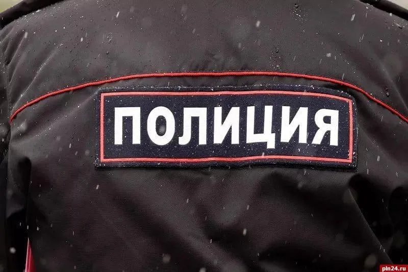 МВД назвало регионы с самым высоким уровнем смертности в ДТП Статистика за первый квартал 2026 года показывает серьёзный разрыв между регионами В целом по России 2 264 человека погибли в ДТП за три месяца Средний показатель 1 55 погибших на 100 тыс населения Регионы лидеры по смертности на 100 тыс населения 1 Тыва 4 72 в 3 раза выше среднего по РФ 2 Карачаево Черкесия 3 62 3 Еврейская АО 3 46 4 Кабардино Балкария 2 97 Также в списке повышенного риска Приморский край Амурская область Адыгея Ингушетия Рязанская область Где гибнут реже всего Чукотка 0 погибших за квартал Москва 0 27 почти в 5 раз ниже среднего Санкт Петербург 0 37 Также Калмыкия Алтай Чечня ЯНАО Разрыв между самыми безопасными и самыми опасными регионами достигает более 17 раз Эксперты связывают это с качеством дорог освещённостью дисциплиной водителей и доступностью экстренной помощи ПЛН в MAX