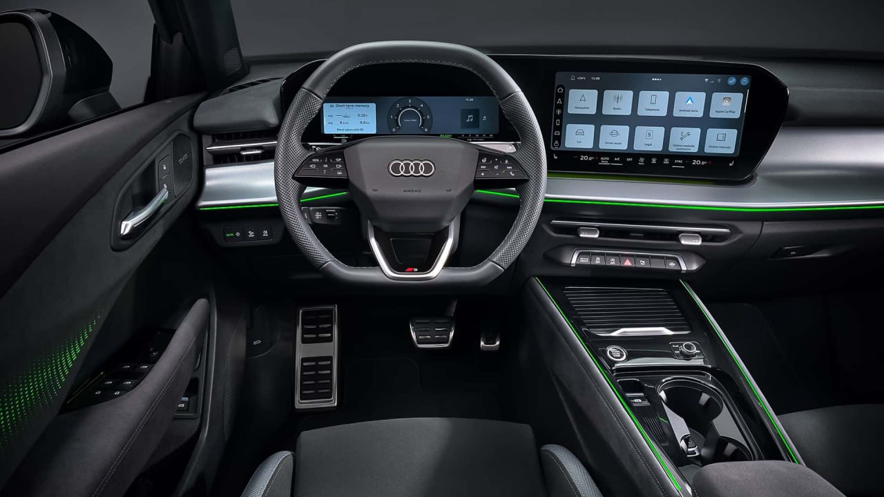 Audi выкатили новое поколение Q3 — и сразу УДИВИЛИ: селектор передач теперь спрятали за рулём. Будут версии на бензине, на дизеле и гибриды. Гибрид спокойно едет до 120 км на чистом электричестве. То есть можно кататься по городу, вообще не включая мотор. Продажи в Европе стартуют в сентябре, ценник — от €44 600 примерно 4,4 млн ₽ .