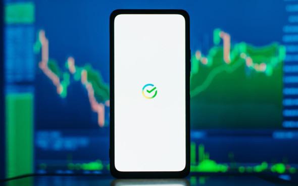 Половина инвесторов считает 2025 год успешным для себя К такому выводу пришли СберИнвестиции проведя опрос среди своих клиентов Еще 25 охарактеризовали результат нейтральным а неудачным год оказался для 18 опрошенных При этом в следующий год большинство инвесторов смотрит с оптимизмом 33 респондентов ждут роста рынка и считают что год будет позитивным еще 12 думают что год будет стабильным 25 уверены что рынок ждет повышенная волатильность и лишь 3 ожидают его снижения Примечательно что почти половина участников опроса 43 в 2026 году ставит себе целью получить доходность в диапазоне 10 20 а еще 12 рассчитывают на результат выше 20 Подробнее об итогах исследования и планах инвесторов на 2026 год   www rbc ru quote news article 694513099a794721eeaf18d9 Подписаться на Сам ты инвестор