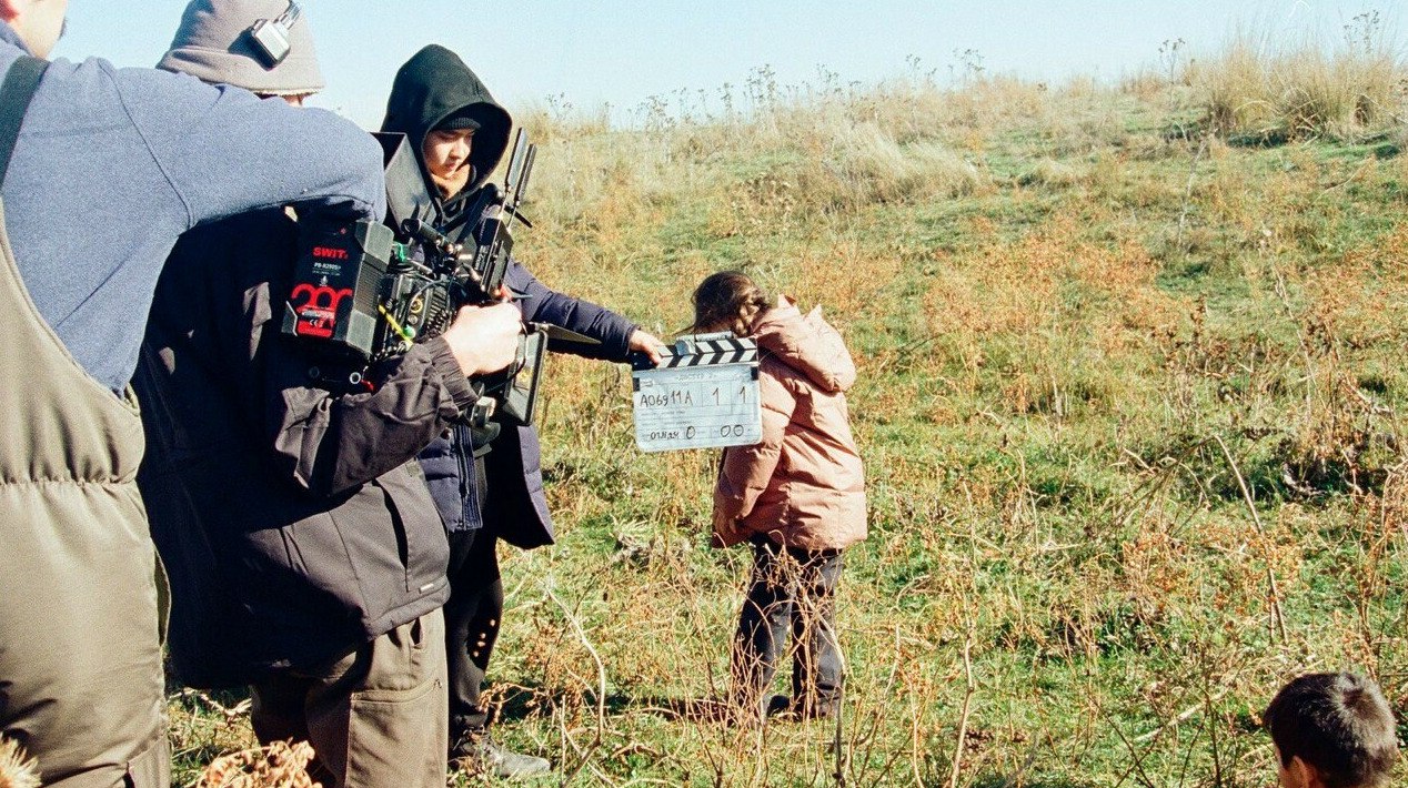 Tolqyn Film Fund объявил об инвестировании в Дәстүр 2 Tolqyn Film Fund OEIC Ltd через свою проектную компанию Толкын Пикчерз подписал соглашение с медиакомпанией Brave Talents о совместном финансировании фильма Дәстүр 2 По условиям сделки фонд получает долю от кассовых сборов и будущих продаж прав на картину а Brave Talents сохраняет статус генерального продюсера и остаётся в доле от всех поступлений от продажи прав Прислать новость