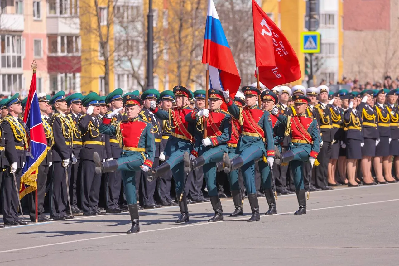 Сахалинская область готовится к празднованию Дня Победы Торжественные мероприятия военные парады и памятные акции запланированы во всех муниципалитетах островного региона Ознакомиться с полным расписанием можно на сайте   sakhalin gov ru news 2026 05 07 sahalinskaya oblast gotovit obshirnuyu programmu prazdnovaniya dnya pobedy