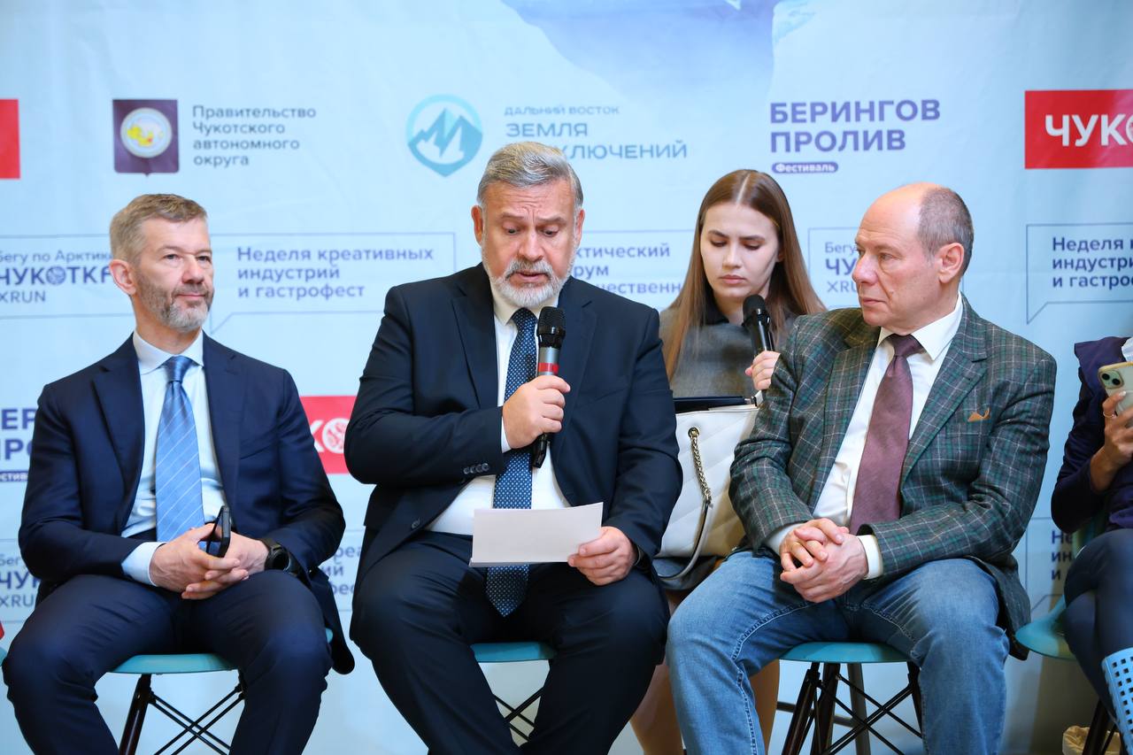 Креатив через Берингов пролив  В Анадыре стартовал Международный фестиваль «Берингов пролив», посвящённый креативным индустриям. Открыли его губернатор Чукотки Владислав Кузнецов и посол Перу Хуан Родригес, запустив фотовыставку о жизни Чукотки, Перу и Мексики. На деловой сессии обсуждали развитие туризма, культуры коренных народов и креативной экономики — по итогам встречи сформируют конкретные шаги для развития Чукотки.