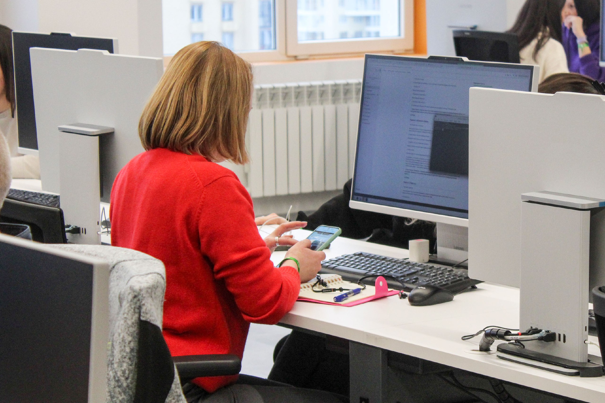 Будут ли в 2026 году шестидневные рабочие недели МОСКВА 15 ноября ФедералПресс Работающие россияне могут не беспокоиться о дополнительных рабочих днях по субботам в 2026 году так как календарь не предусматривает ни одной шестидневной рабочей недели Эти сведения были получены от пресс службы крупного рекрутингового сервиса Подробнее