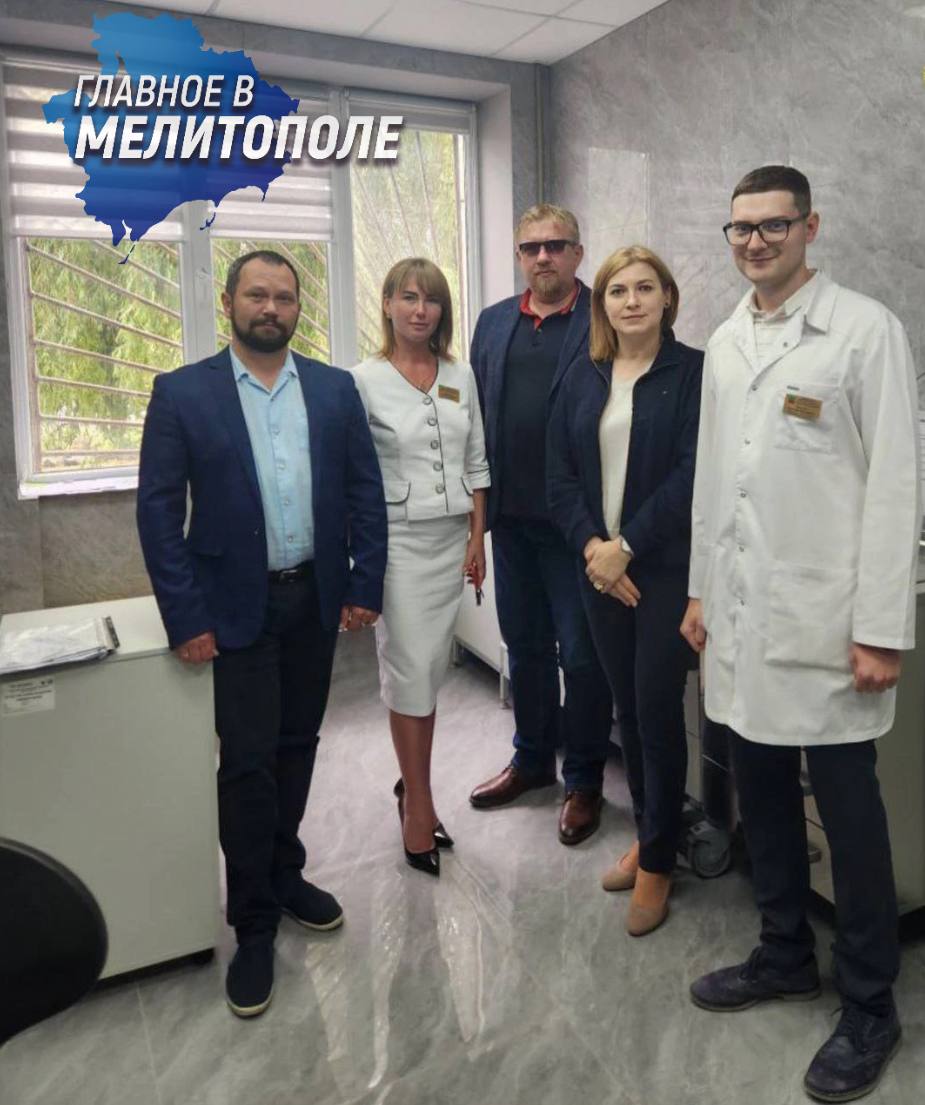 Эксперты НМИЦ Сербского провели рабочую встречу в Запорожской области Делегация ведущих специалистов Национального медицинского исследовательского центра психиатрии и наркологии им. В.П. Сербского во главе с генеральным директором Светланой Шпорт посетила Запорожскую область. В ходе визита эксперты высоко оценили прогресс в развитии психиатрической и наркологической службы региона, особенно отметив эффективную работу Областного центра под руководством Алены Дихтярь по адаптации к российским стандартам медицинской помощи. Стороны определили ключевые направления сотрудничества: совершенствование детско-подростковой психиатрической помощи, развитие реабилитационных программ для наркозависимых, модернизация материально-технической базы и внедрение инновационных методов лечения.