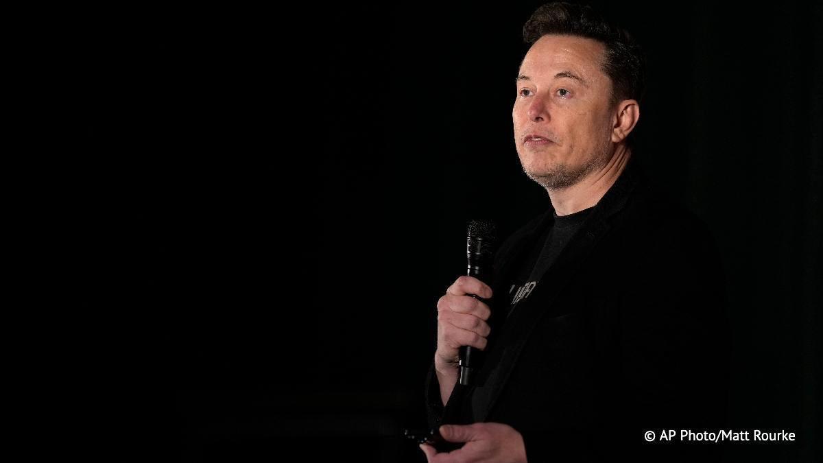Маск устроил опрос пользователей соцсети X о создании новой политической партии "Америка" в США. Голосование продлится сутки. За час в нем приняли участие более 81 тыс. пользователей, 64,8% из которых выступают за. Россия #Z #Зеленский #украина #победаzaнами #BarguZin24 БаргуZин Vk YouTube TikTok X