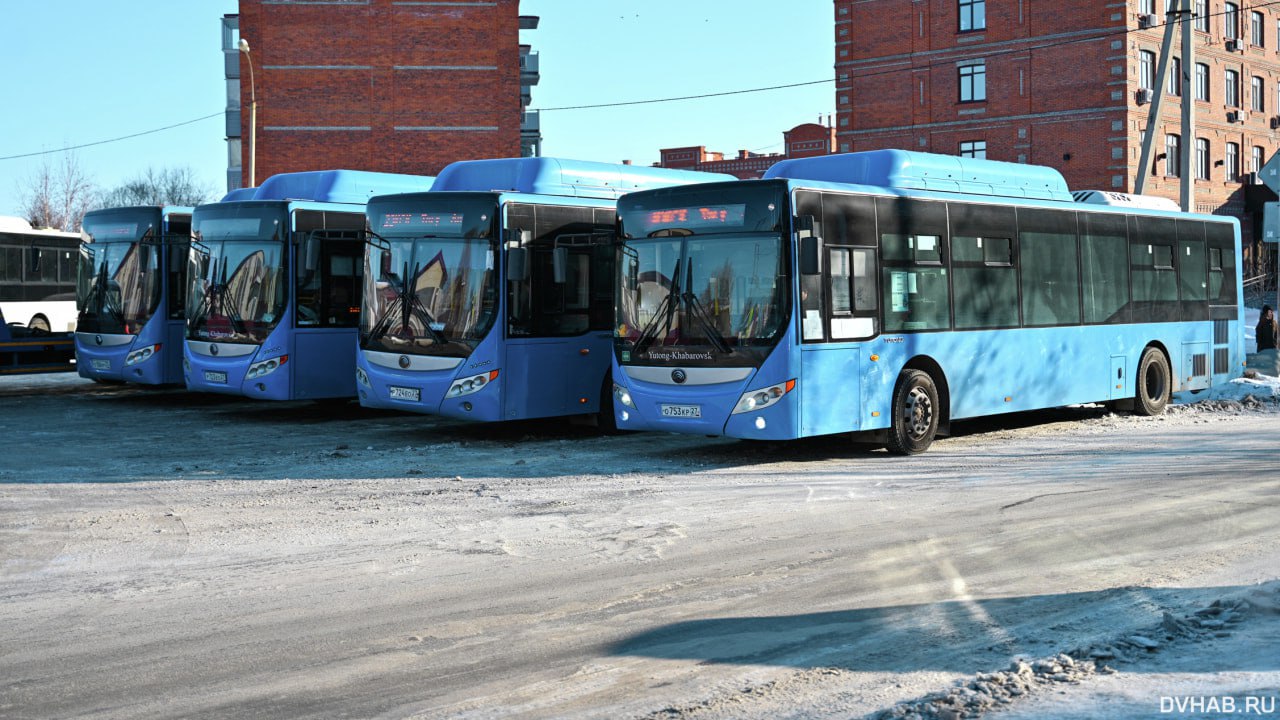 Проезд подорожает на четырех хабаровских маршрутах Управление транспорта получило уведомления от компаний Вираж и Автотранспортное предприятие Владивосток Новые тарифы вступят в силу с 16 января 2026 года Прочитать статью полностью Подписаться на DVHAB   Написать в DVHAB