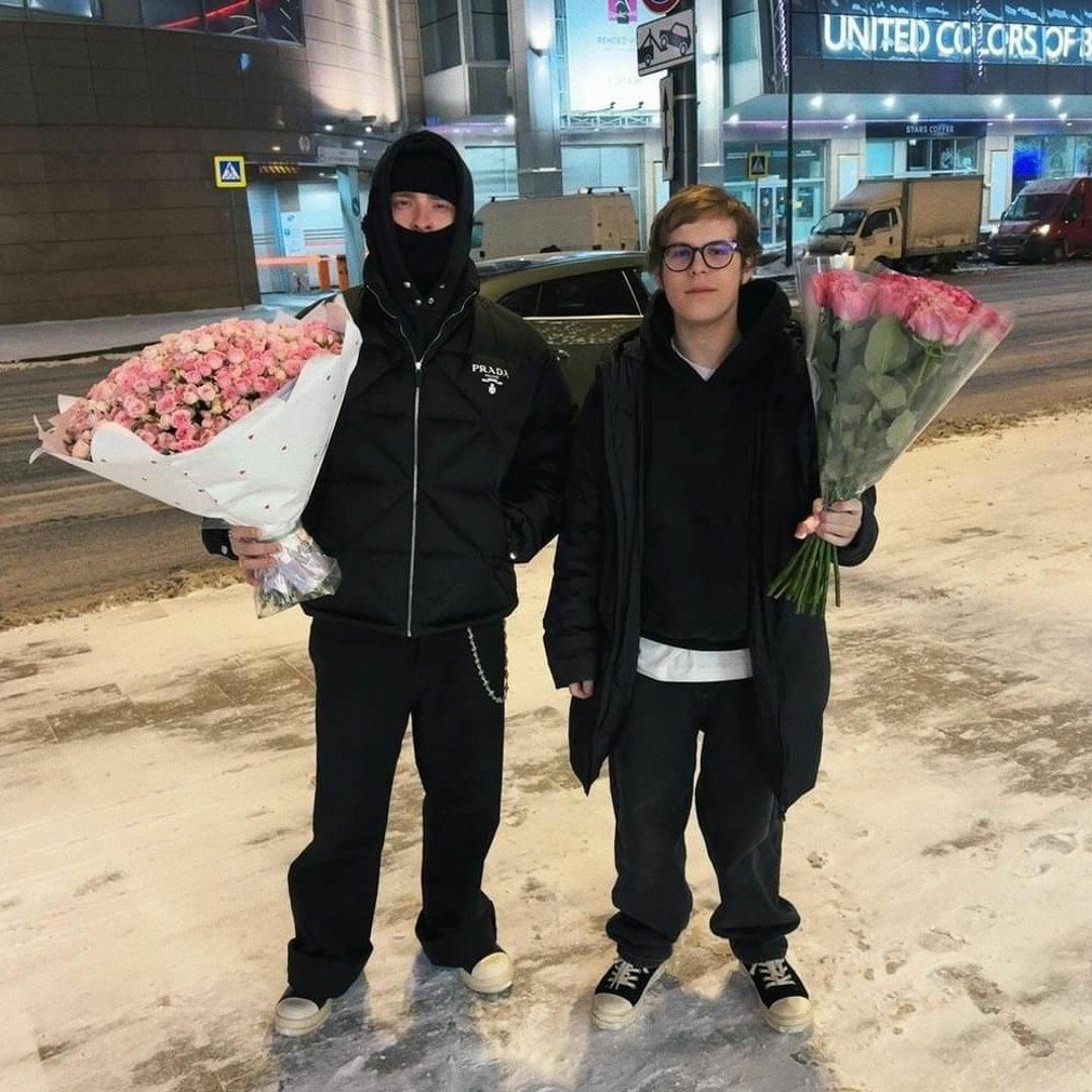 На Егора Крида и репера Toxi$ возбудили дело — Mash Россиянин подал жалобу в ФАС из-за алкоголя в совместном клипе музыкантов. Так как маркировки указано не было, Булаткину и Смелянскому грозит штраф за нарушение закона о рекламе.