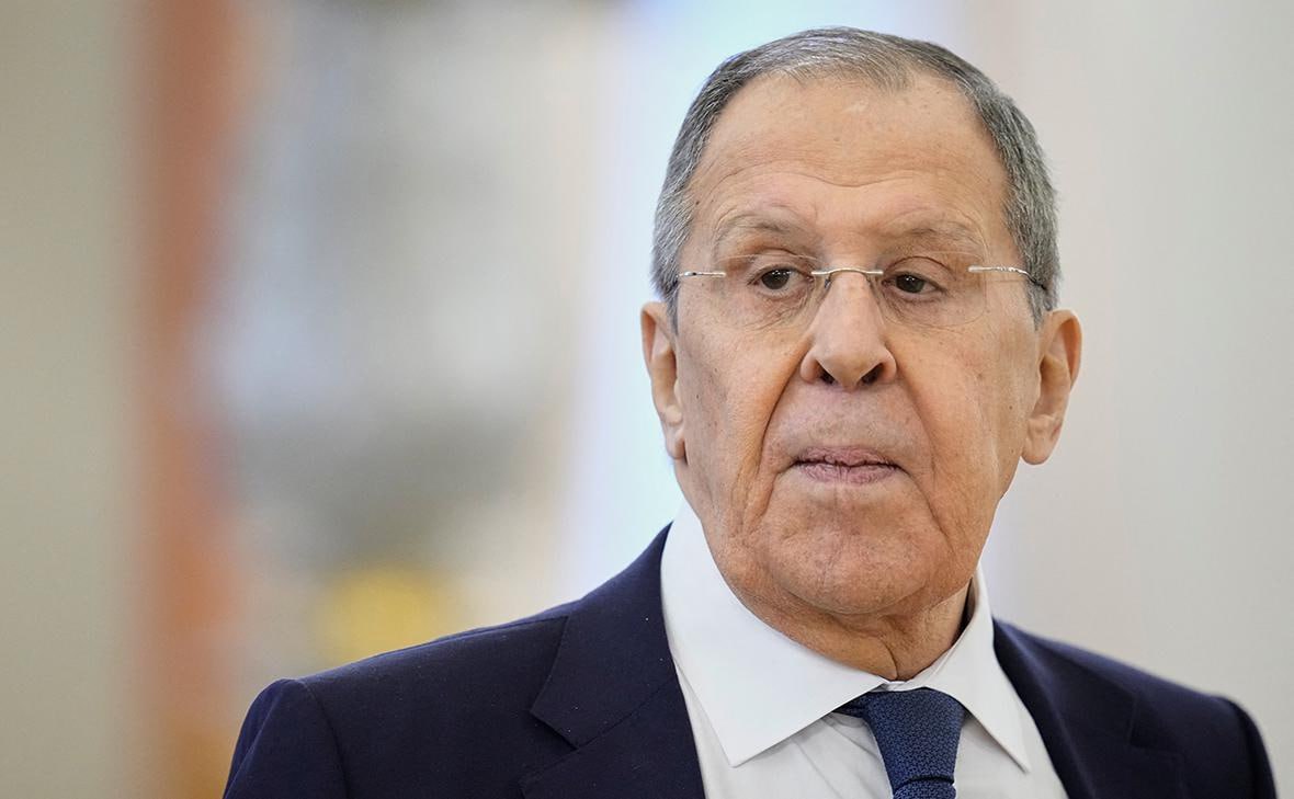 Лавров: Путин взял трубку, когда ему звонил Макрон, потому что он никогда не отказывается от диалога Глава российского МИД рассказал в интервью журналисту Зарубину о том, почему Путин не стал отказываться от диалога с Макроном: «По-настоящему вежливый человек, дальновидный политик, который никогда в угоду каким-то конъюнктурным идеологическим инстинктам не отказывается от диалога» Царьград.ТВ — Не боимся говорить правду Подпишись