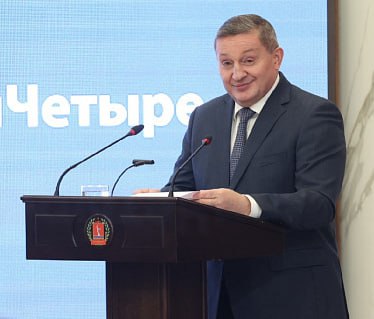 Губернатор Волгоградской области Андрей Бочаров продолжает укреплять позиции в Национальном рейтинге губернаторов формируемом Центром информационных коммуникаций ЦИК Рейтинг По итогам сентября октября 2025 года Андрей Бочаров занимает 38 е место данного рейтинга Напомним по итогам июля августа 2025 года он был на 40 м месте neshukar Источник фото Volgograd ru