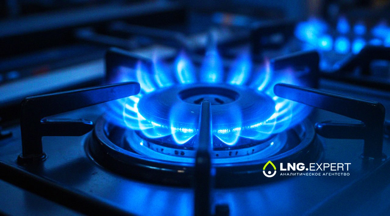 В Свердловской области запустили новый газопровод 250 домов получат доступ к газу В Нижнесергинском районе Свердловской области введен в эксплуатацию новый газопровод протяженностью 21 км Магистраль обеспечит подключение к сетевому газу 250 домов в деревне Урмикеево Статус работ часть запланированных объектов уже подключена к общей сети Об этом сообщает Екатеринбургский бизнес портал ссылаясь на сведения предоставленные губернатором Свердловской области Денисом Паслером Газификация территорий позволяет значительно повысить качество жизни людей Жители Урмикеево долго ждали этого момента и особенно важно что строительство газопровода завершено досрочно Сегодня мы видим результат совместной работы в домах уже горит голубое топливо говорит глава региона В Михайловском было подано более 700 заявок из которых отработана 551 Для развития распределительной сети возвести удалось 36 объектов длиной 13 5 километра В стадии проектирования находятся еще два В Невьянском районе ввели 13 4 километровый газопровод Благодаря ему топливо проведут в 219 домов сообщает портал Больше новостей и информации на нашем сайте LNGexpert АналитическоеАгентство Россия Газ Газификация СвердловскаяОбласть ДенисПаслер