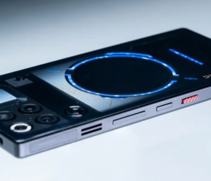 В AnTuTu составили топ 10 самых мощных Android смартфонов на январь 2026 В AnTuTu опубликовали свежий рейтинг наиболее производительных смартфонов Лидером стал REDMAGIC 11 Pro первый в мире смартфон с жидкостной системой охлаждения В AnTuTu этот смартфон на базе флагманского процессора Qualcomm Snapdragon 8 Elite Gen 5 с 24 ГБ ОЗУ и 1 ТБ ПЗУ набрал рекордные 4 118 828 баллов