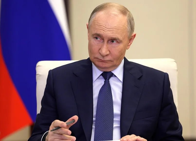 Владимир Путин поддержал выделение спецлимита на мастер-планы дальневосточных и арктических городов Глава Якутии Айсен Николаев принял участие в заседании Совета по стратегическому развитию и национальным проектам при президенте России Владимире Путине. Глава государства поддержал предложение о выделении не менее 5% расходов государственных программ на реализацию мастер-планов дальневосточных и арктических городов. Подробнее читайте по ссылке Фото: пресс-служба главы и правительства Якутии