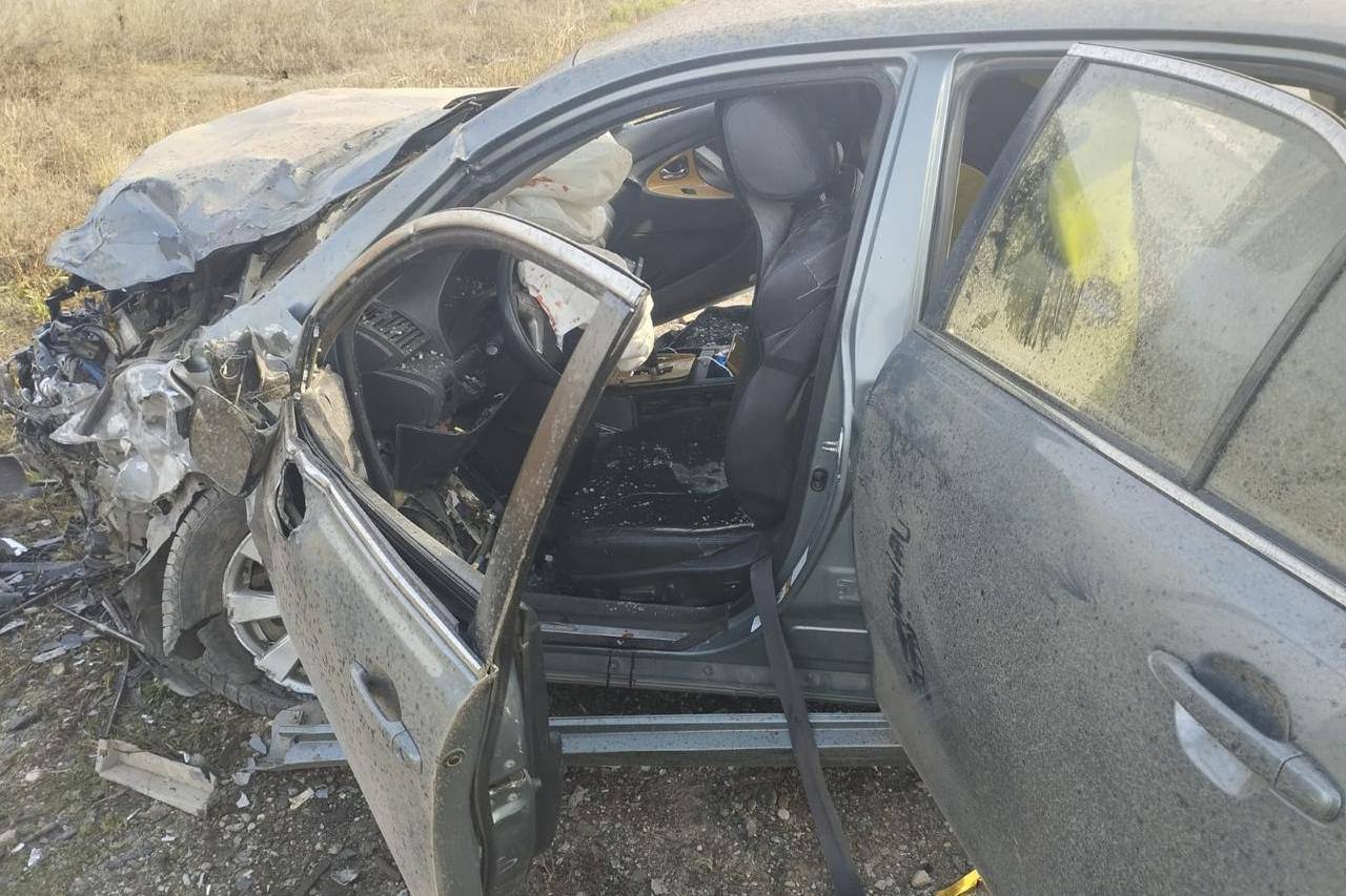 Женщина погибла в ДТП на федеральной автодороге Ставрополь Моздок Крайновка По предварительным данным женщина 1984 года не справилась с управлением и допустила съезд на правую по ходу движения обочину В результате автомобиль вошёл в неуправляемый занос выехал на полосу предназначенную для встречного движения где произошло столкновение с автомобилем Toyota Camry говорится в сообщении МВД Вести Алания Владикавказ