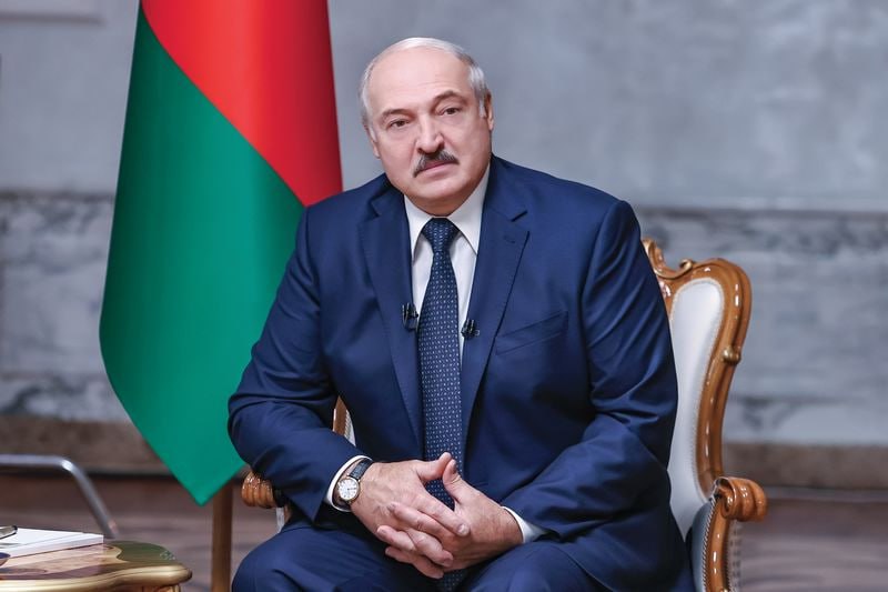 Лукашенко внес законопроект о нормотворчестве в парламент Президент Беларуси Александр Лукашенко направил в парламент законопроект Об изменении законов по вопросам нормотворческой деятельности Документ стал результатом масштабной ревизии законодательства и разрабатывался в течение года Цель инициативы повысить компактность и качество нормативных актов В разработке участвовали Национальный центр законодательства Администрация Президента правительство парламент суды и прокуратура Были учтены предложения от 66 ведомств а также международный опыт и научные разработки Разговоры на кухне