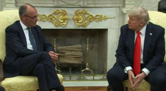 Дональд Трамп заявил, что именно он положил конец "Северному потоку-2". Об этом президент США сказал на встрече к канцлером ФРГ Фридрихом Мерцем в Белом доме. "Извините, это я. Я покончил с "Северным потоком-2". Больше никто этого не делал. А когда пришел Джо Байден, он сразу же одобрил это решение", — отметил американский лидер. Было бы чем гордиться 