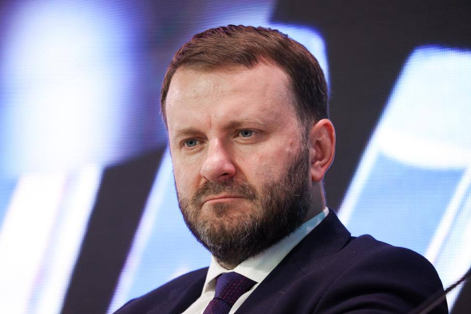 Орешкин прибыл на площадку G20 Замглавы администрации президента России возглавляет делегацию РФ на саммите Максим Орешкин поздоровался с вице президентом страны на входе в павильон выставочного центра Йоханнесбурга Полом Машатиле В июне Машатиле посетил Россию с рабочим визитом Африканская инициатива Подписаться