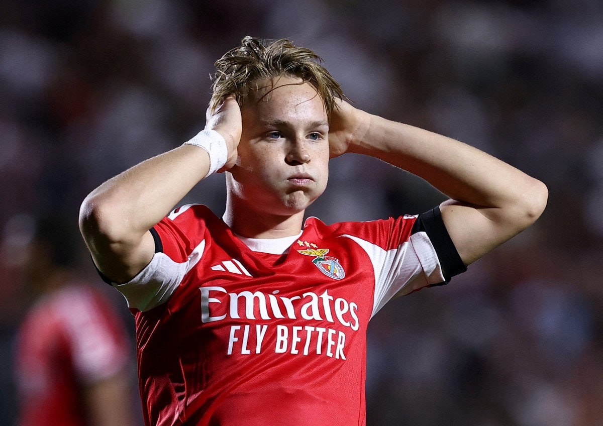 Норвежец Андреас Шельдеруп играющий за Бенфику сегодня был приговорен в Дании к 14 дням условного тюремного заключения и году испытательного срока за публикацию в Snapchat 27 секундного видео сексуального характера с участием несовершеннолетних