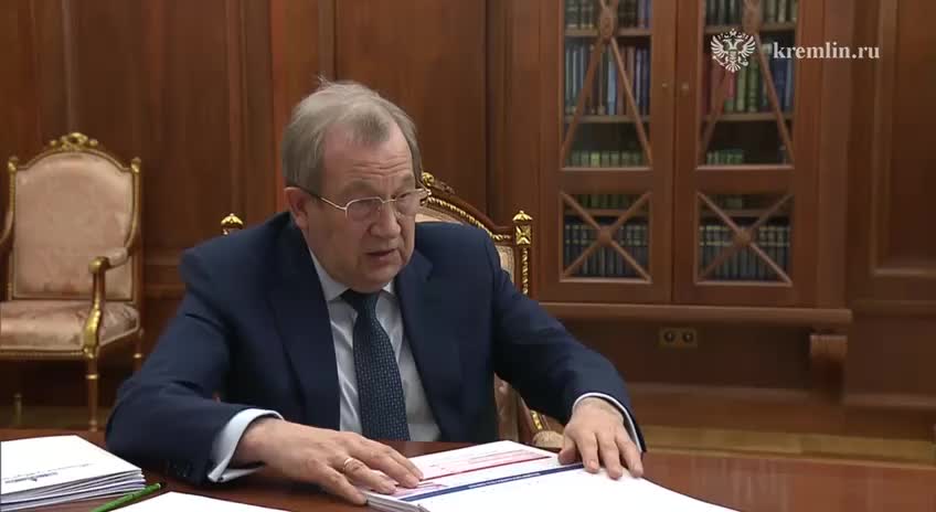 Путин обсудил с президентом РАН Геннадием Красниковым научные инициативы и взаимодействие с фондами