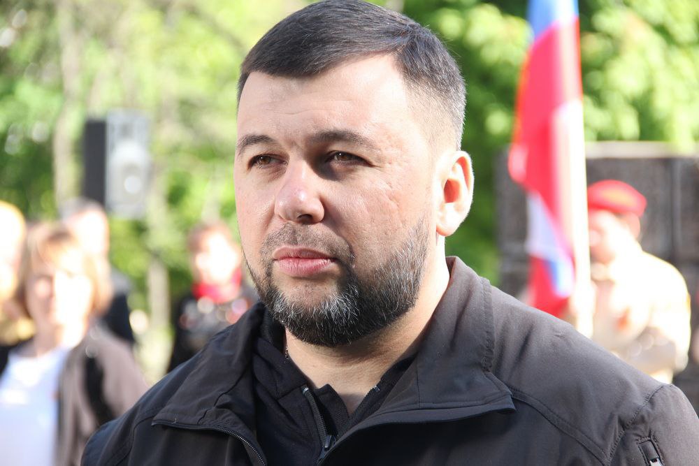 Молодежь Донбасса впервые победила на всероссийском конкурсе грантов от Росмолодежи с двумя патриотическими проектами, которые получат федеральное финансирование. Об этом сообщил глава ДНР Денис Пушилин. «Региональное отделение "Молодой гвардии" проведет фестиваль "Молодость Донбасса" об истории республики... Общественная организация "Народная дружина" победила с проектом центра военно-спортивной подготовки "Дружина", который будет проводить тренировочные сборы для молодежи по всей республике», - написал он. Пушилин добавил, что с начала года было предложено 480 различных проектов на грантовых площадках и 16 из них победили. Благодаря этому в ДНР появятся театральная студия, музыкальный лейбл, пройдут студенческие фестивали, лекции по профилактике наркомании и буллинга, состоятся проекты по донорству, русскому языку, юридической грамотности и истории Донбасса. #Пушилин #Донбасс #Молодежь Подписывайтесь на "Донбасс решает".