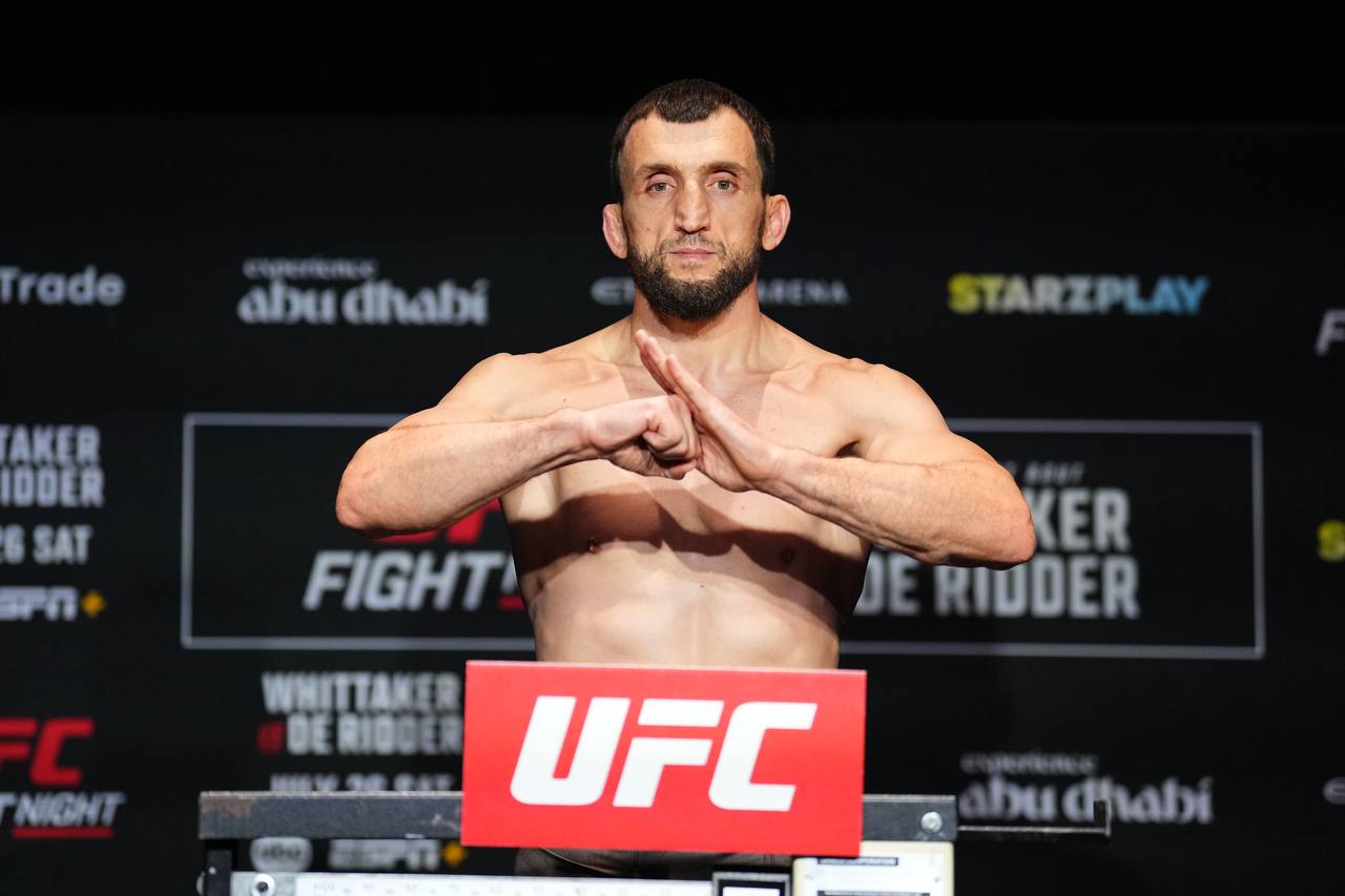 Дагестанские бойцы прошли взвешивание перед боями в UFC 26 июля в Абу-Даби состоится турнир UFC, на котором ожидается выступление представителей Дагестана: Шарабутдина Магомедова Шара Буллет , Саида Нурмагомедова и Муслима Салихова. Спортсмены уложились в лимит своих весовых категорий и теперь ожидают церемонии битвы взглядов и пресс-конференции.