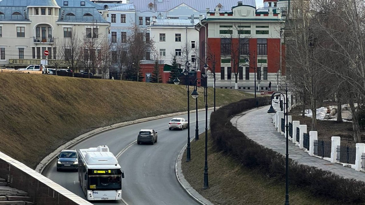 В Самаре на майские праздники изменили маршруты движения общественного транспорта Подготовка к празднованию Дня Победы и сам праздник вносят коррективы в движение общественного транспорта. В исторической части Самары он будет ходить по временной схеме, на какие-то часовые интервалы и вовсе рейсы выполняться не будут. Подробности уже на нашем сайте. : ГТРК Самара