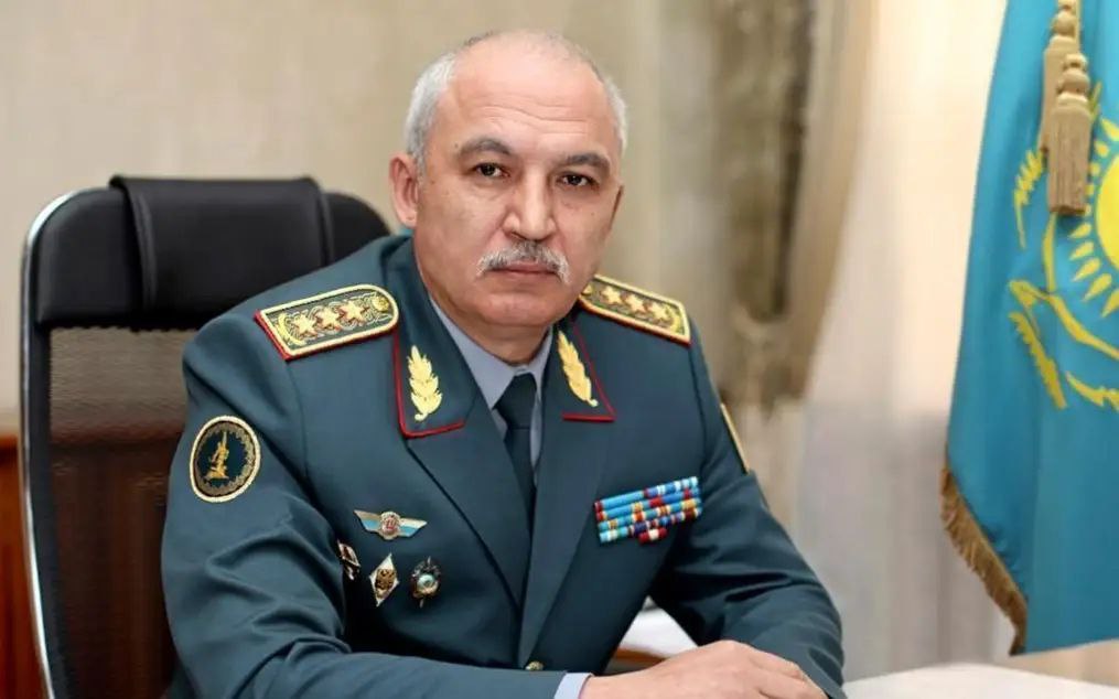 Экс-министра обороны РК Руслана Жаксылыкова задержали в Астане? В Астане якобы задержали бывшего министра обороны РК, генерал-полковника Руслана Жаксылыкова. 10 июня в Астане взяли под стражу бывшего главу Министерства обороны РК Руслана Жаксылыкова, сообщает Elmedia. Сейчас экс-чиновник находится в столичном изоляторе временного содержания. В соответствии с требованиями статьи 201 УПК, другие данные не подлежат разглашению. По информации источников издания, задержание произвели сотрудники КНБ. «Полагаем, что это как-то связано с хищениями», – уточнил источник. Редакция CMN.KZ обратилась за комментариями в ДП Астаны, КНБ, Генпрокуратуру, АФМ и МВД. Однако в госорганах заявили, что не владеют сведениями. Фото: пресс-служба МО РК /CentralMediaNews