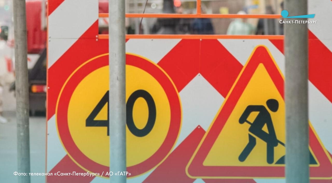 В нескольких районах города ограничат дорожное движение с 22 января  Колпинский район С 22 января по 7 апреля в Колпино пройдут работы по реконструкции газопровода В связи с этим полностью закрывается движение по Колпинской улице от Сосновой улицы до Загородной улицы ограничивается проезд по Загородной улице от улицы Труда до Колпинской улицы включая перекресток с Колпинской улицей Объезд Загородная улица улица Труда Петрозаводское шоссе Фанерная улица Станционная улица Садовая улица Колпинская улица   Фрунзенский район В связи с установкой временных ограждений с 22 на 23 января ограничения будут действовать в ночное время с 23 января по 17 июля движение ограничат на постоянной основе Ограничения введут на Южном шоссе от Агатова переулка до Сортировочной Московской улицы Заданее планируйте маршруты с учетом дорожных работ Наши новости в Телеграм VК ОK MAX