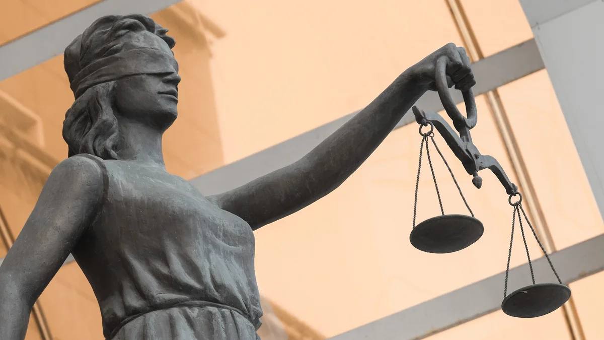 Курский райсуд отказал УФНС во взыскании 1,1 млрд с экс-гендиректора «Исток+» Курский районный суд ввиду пропуска срока исковой давности отказал УФНС региона в удовлетворении требований к бывшему генеральному директору ликвидированного ООО «Исток+» Ларисе Косенко. Они заключались в обязании ответчика уплатить 1,1 млрд руб. налогов. Об этом сообщили в объединенной пресс-службе судебной системы региона. Фото: Олег Харсеев/Коммерсантъ Подписывайтесь на «Ъ-Черноземье»