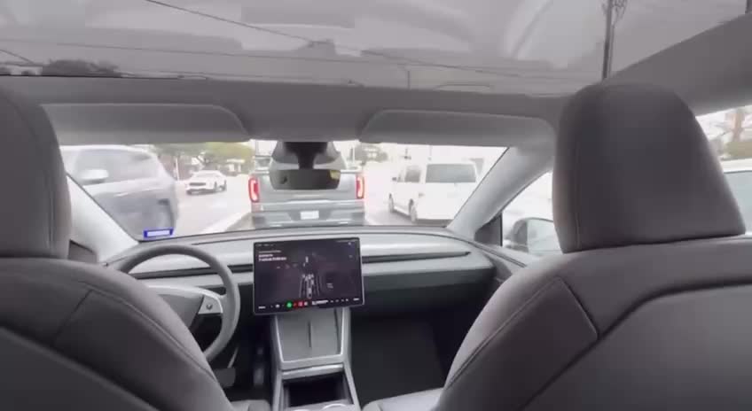 Tesla запускает беспилотные роботакси в Остине